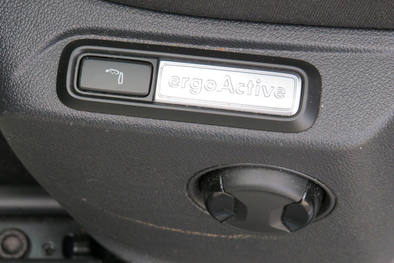 Fahrzeugabbildung Volkswagen T-Roc Style ACC APP MASSAGE SITZH. 17`KAMERA 1.H