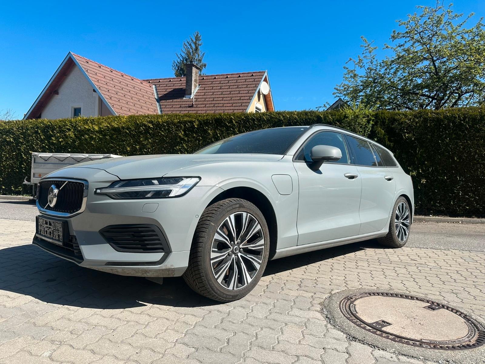 Volvo V60 Kombi Core Recharge Plug-In Hybrid AWD