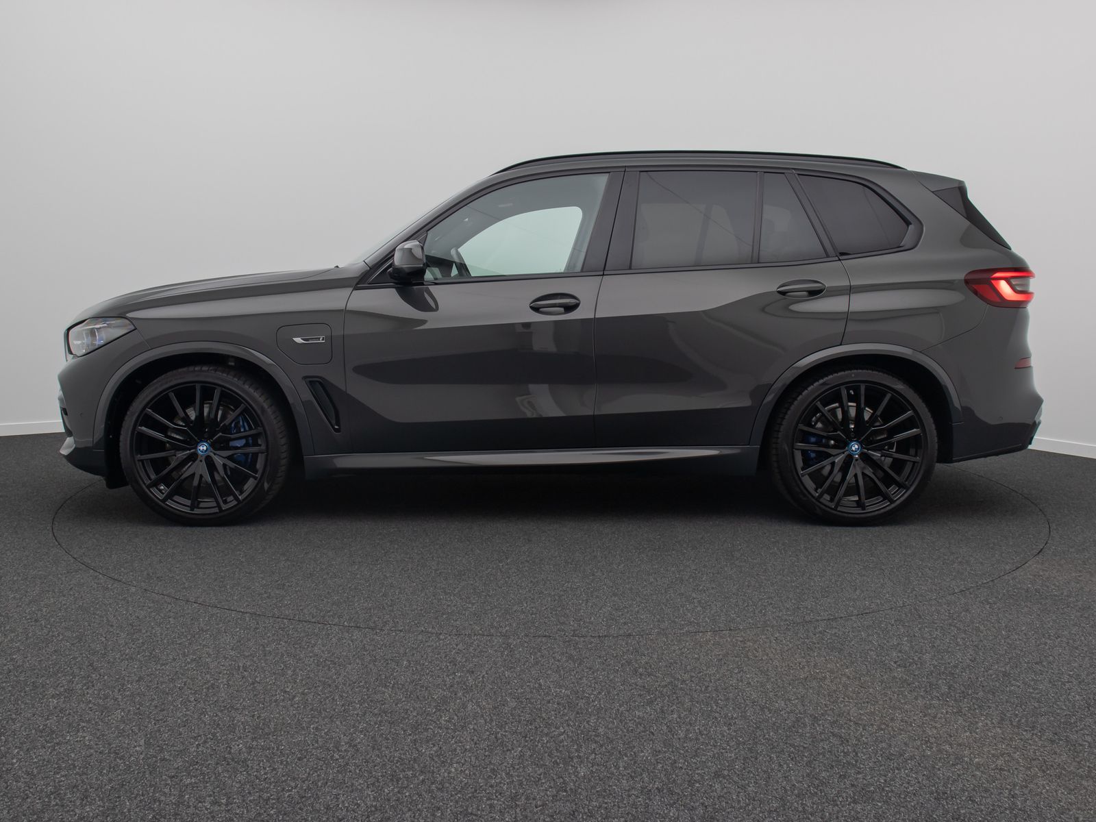 Fahrzeugabbildung BMW X5 xD45e M Sport Kamera Laser Panorama HUD H/K