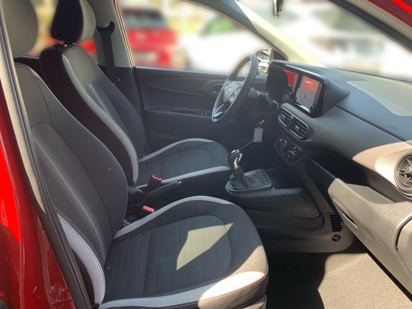Fahrzeugabbildung Hyundai i10 1.2 PDC Navi Kamera 8Fach Bereift