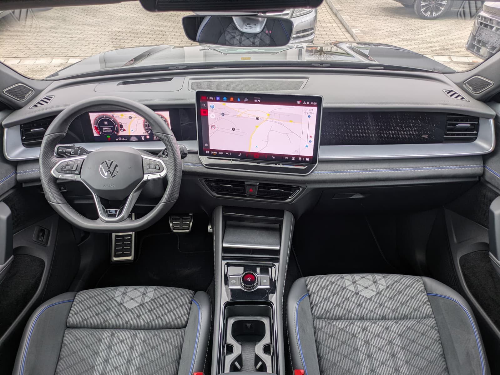 Fahrzeugabbildung Volkswagen Tayron 2.0 TDI 4M R-Line 7Si*MATRIX*AHK*PANO*HUD