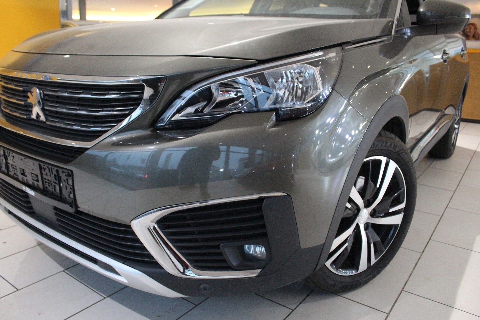 Fahrzeugabbildung Peugeot 5008 Allure 1.2T NAVI/PDC/T-LEDER/TEMPOMAT