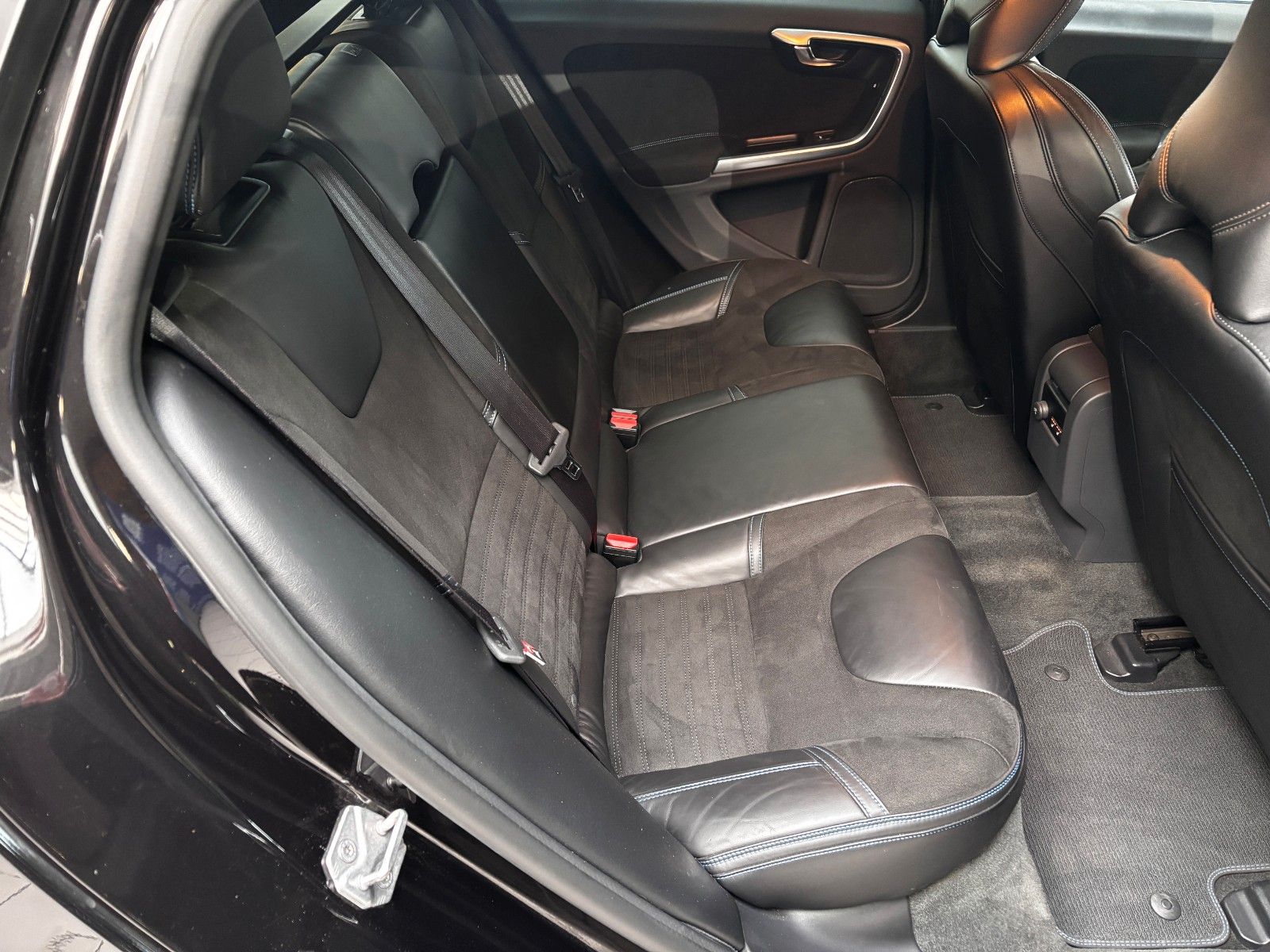 Volvo V60 Polestar AWD*Bi-Xenon*Sitzh.*Navi*PDC foto 15