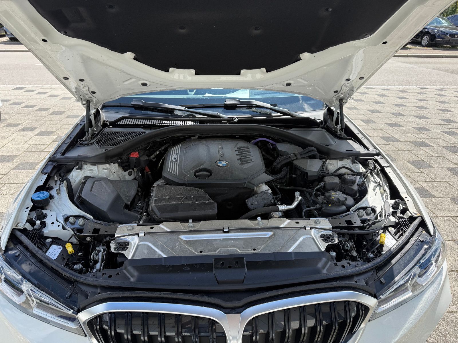 BMW 318d Touring Auto LED AHK  ACC ParkAssist SiHzg foto 7