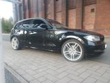BMW 1er *Facelift* Klimaautomatik *M-Felgen* HU 2027 - BMW aus 2008: 1er