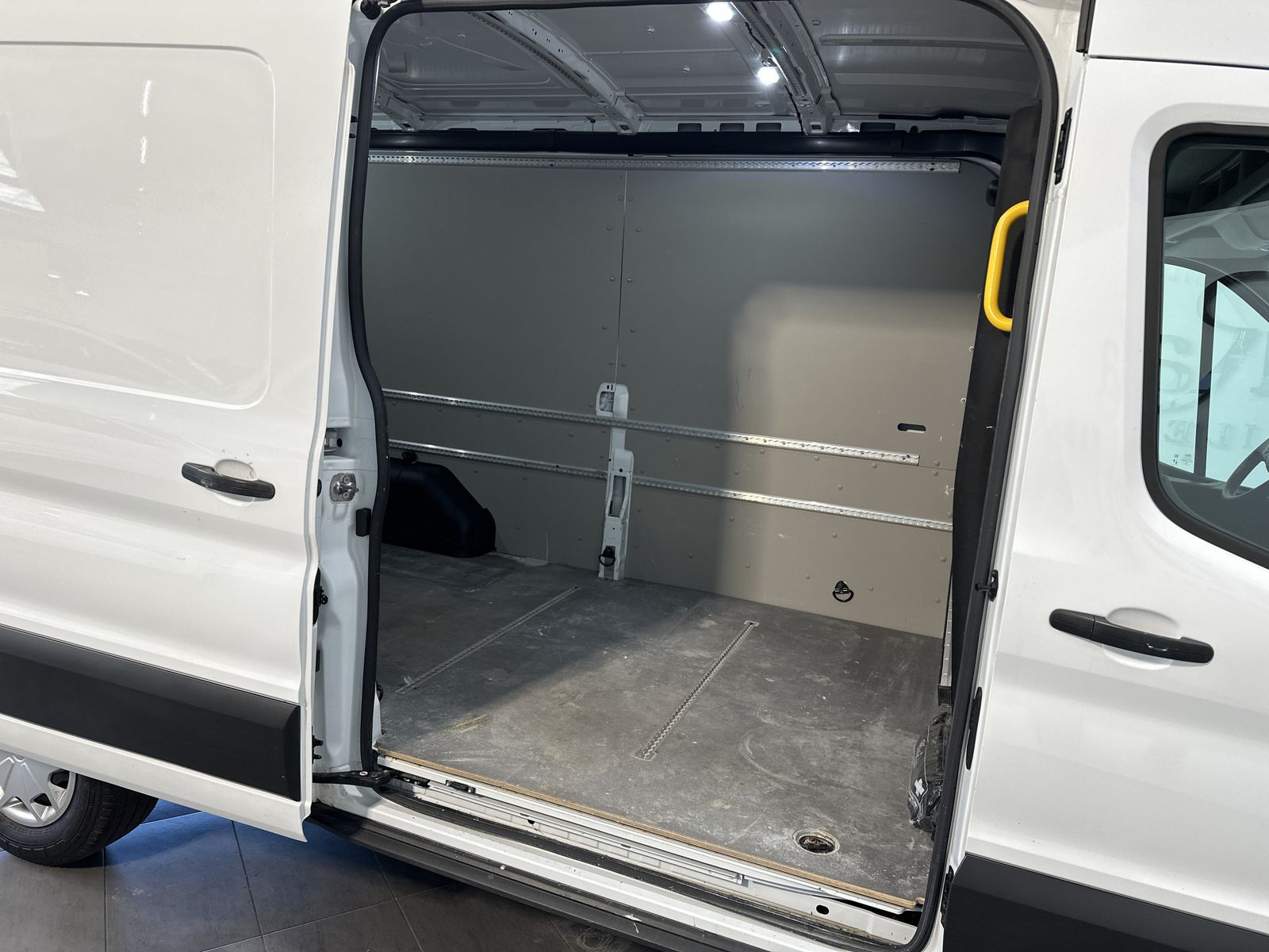 Fahrzeugabbildung Ford Transit 350 L3 NAV+KAMERA+CARPLAY+TEMPO+SHZ+1HD