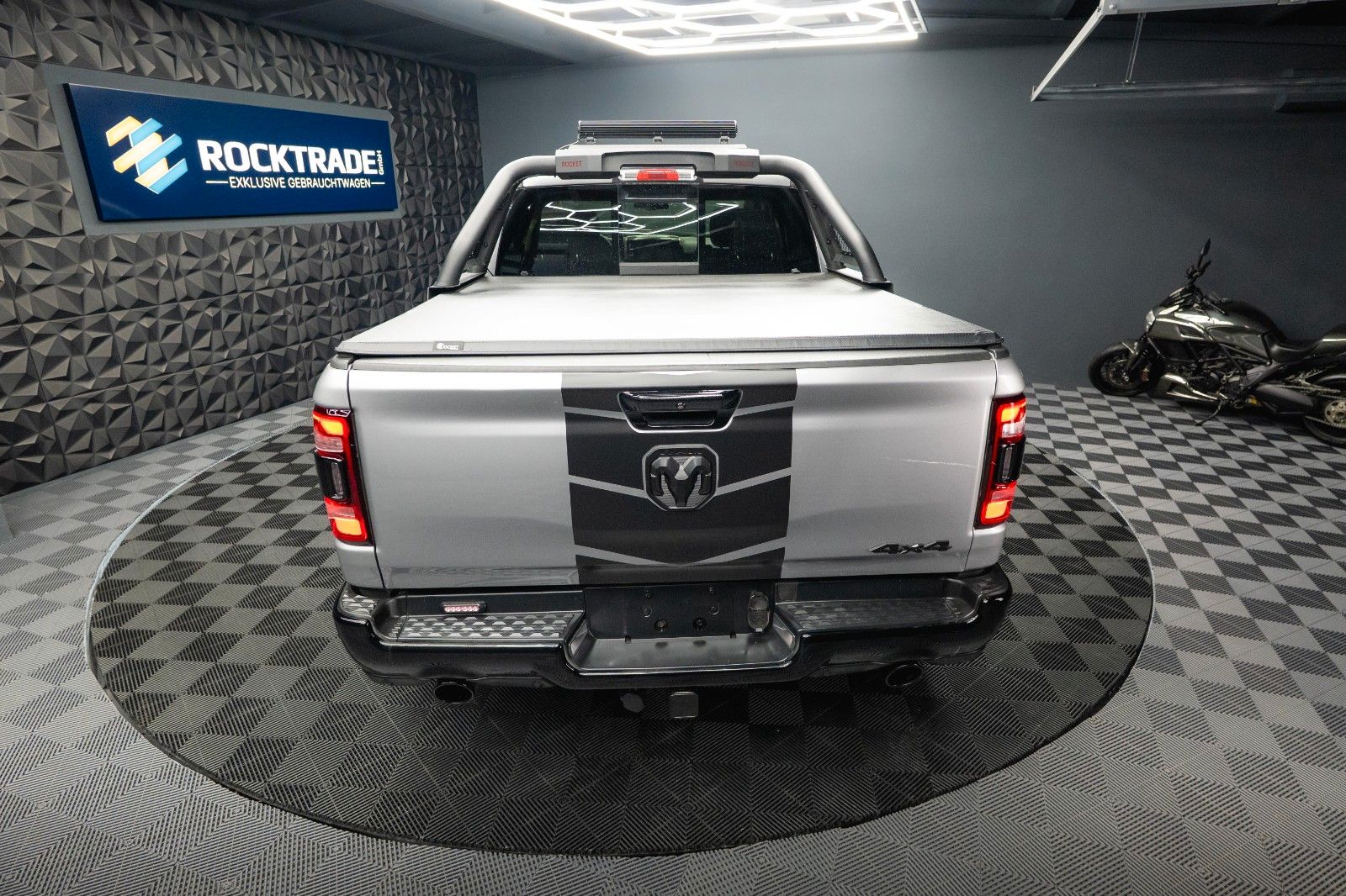 Fahrzeugabbildung Dodge RAM 5.7 V8 HEMI 4x4 NIGHT-Edition LARAMIE *LED*