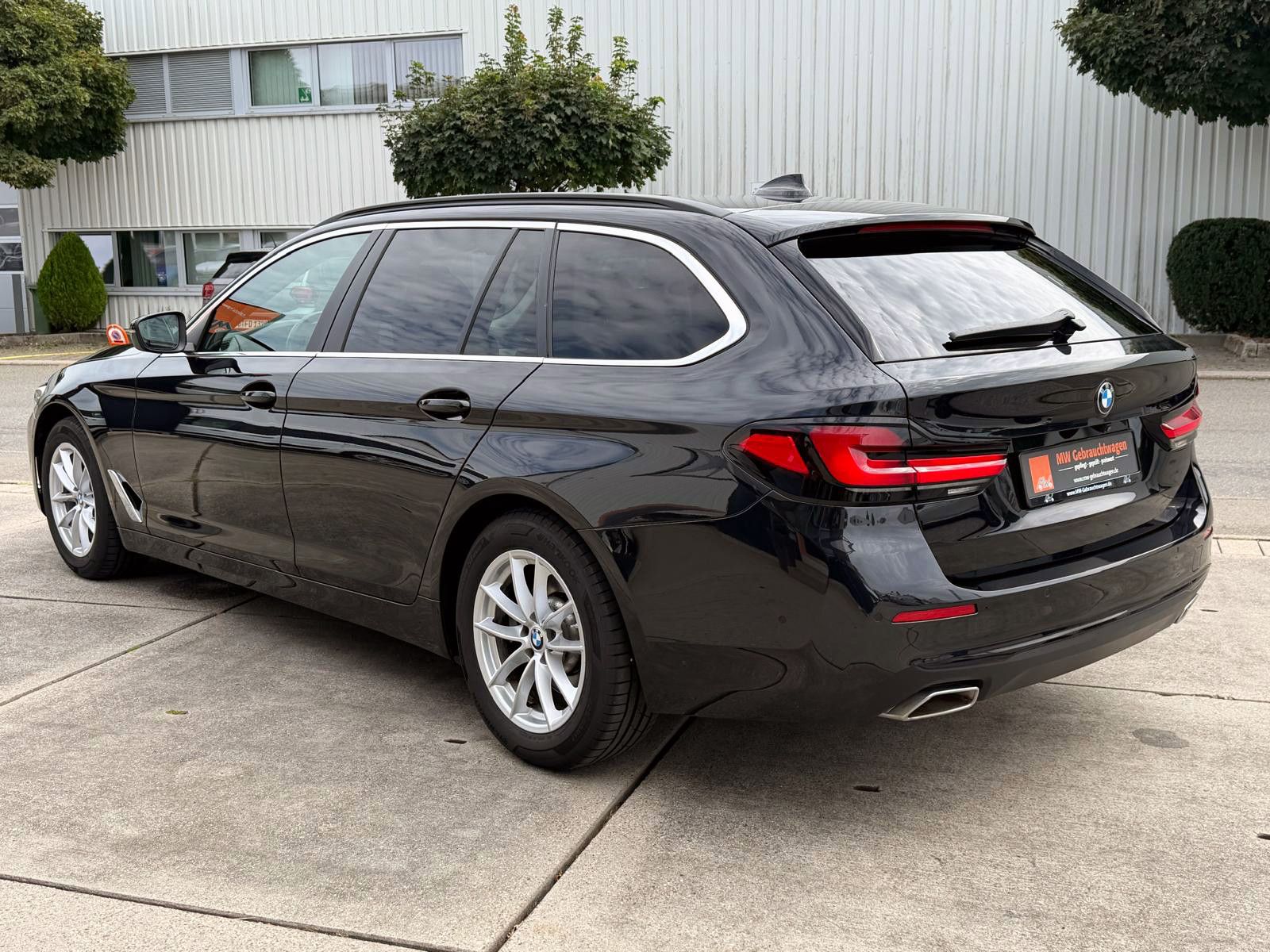 Fahrzeugabbildung BMW 520d Touring Steptr. ACC PDC KAM H&K HUD LED AHK