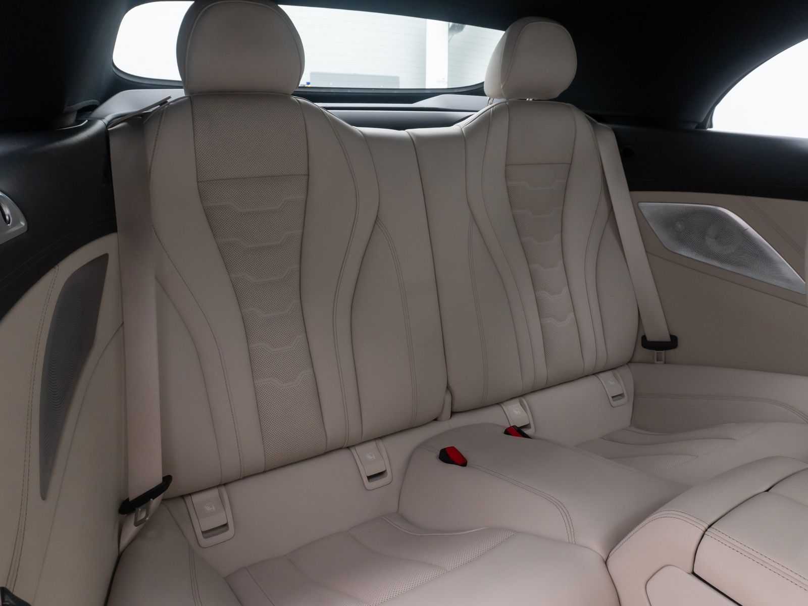 Fahrzeugabbildung BMW 840i xD Individual B&W SoftCl Laser 360°HUD Voll