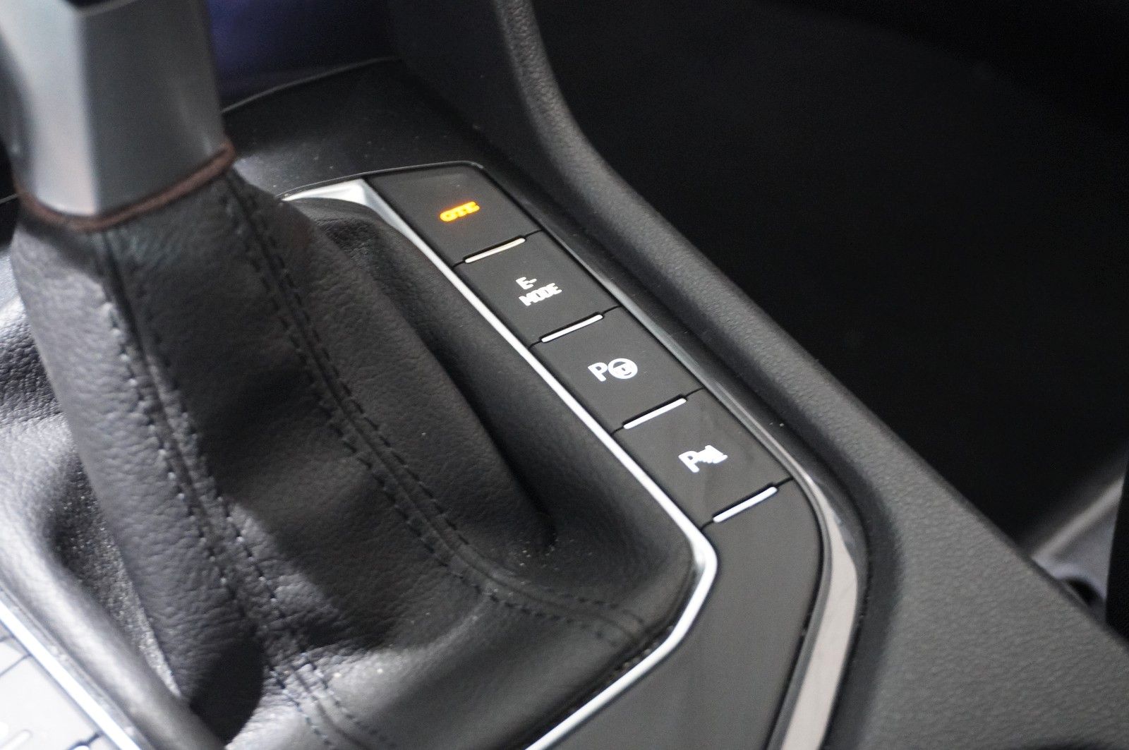 Fahrzeugabbildung Volkswagen Tiguan Life 1.4 e-HYBRID NAVI/LED/KAMERA/SH/VIRT