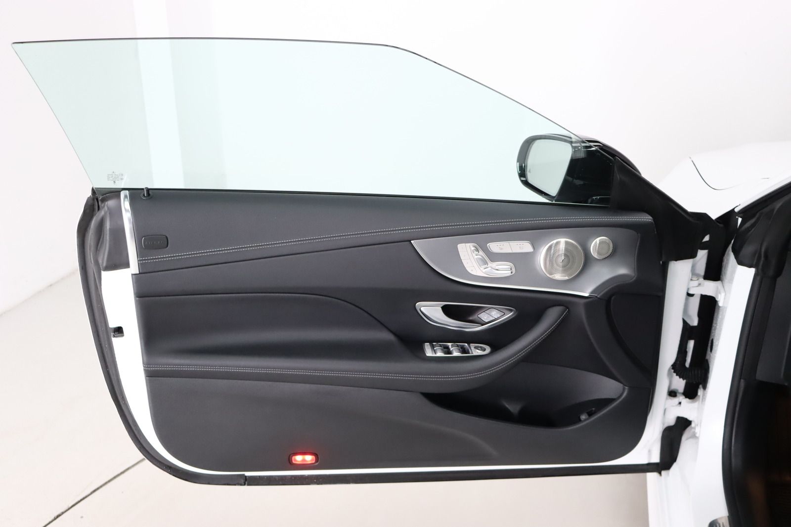 Fahrzeugabbildung Mercedes-Benz E 220 d Night Edition * Airscarf * LED *