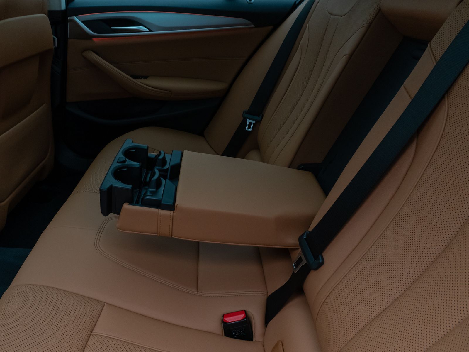 Fahrzeugabbildung BMW 530d  xD Panorama Kamera DAB HiFi AHK Alarm ACC