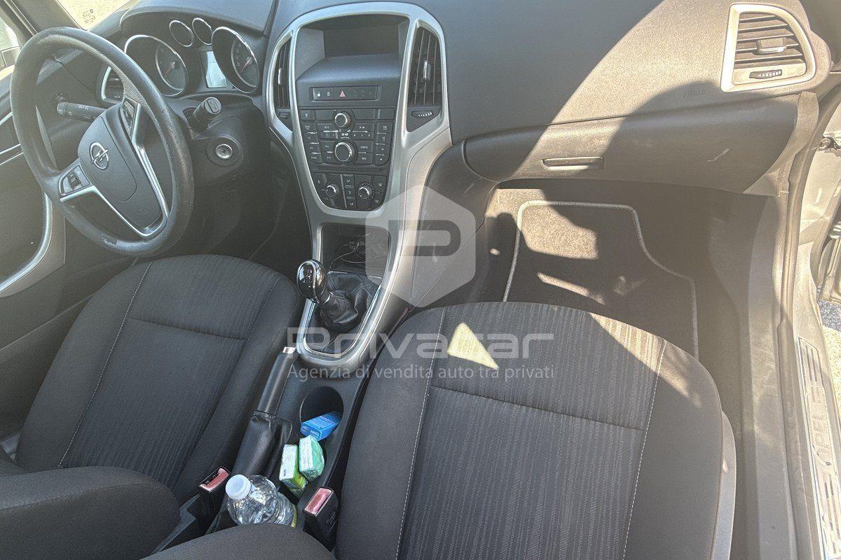 Opel Astra 2011 — photo 13