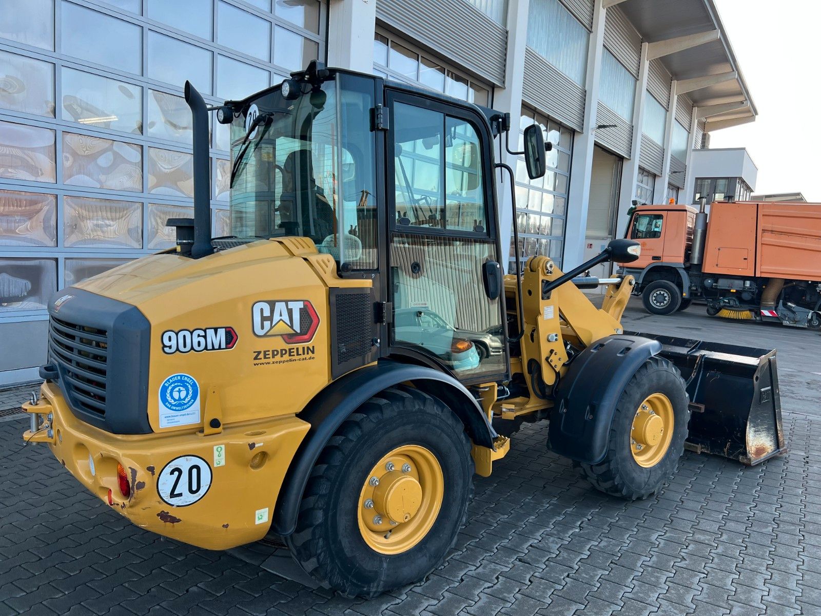 Fahrzeugabbildung CAT 906M / 2020 / nur 480h / Gabel / Schaufel