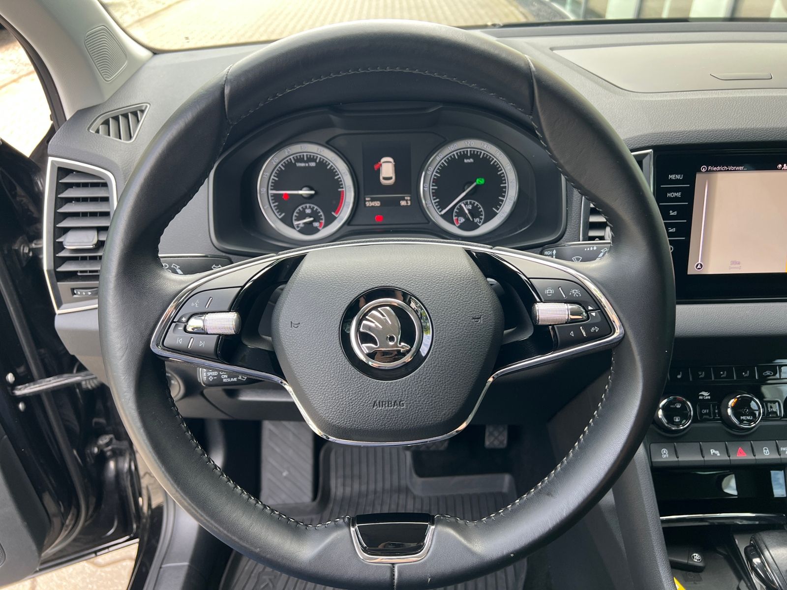 Fahrzeugabbildung SKODA Karoq Style 2.0 TDI DSG *AHK,LED,Navi,Kamera,18'