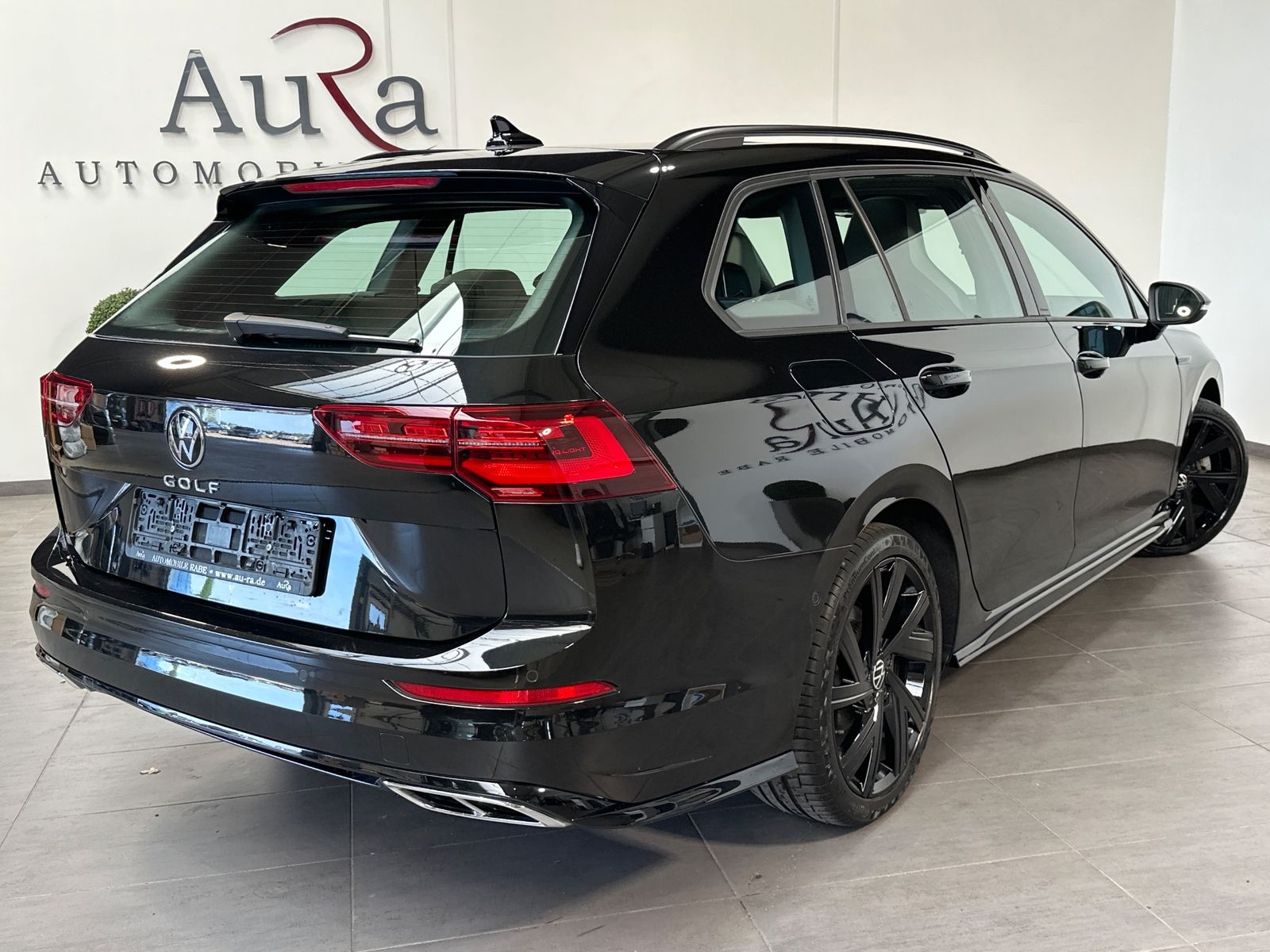 Fahrzeugabbildung Volkswagen Golf Variant R-Line NAV+IQ-LIGHT+ACC+PANO+
