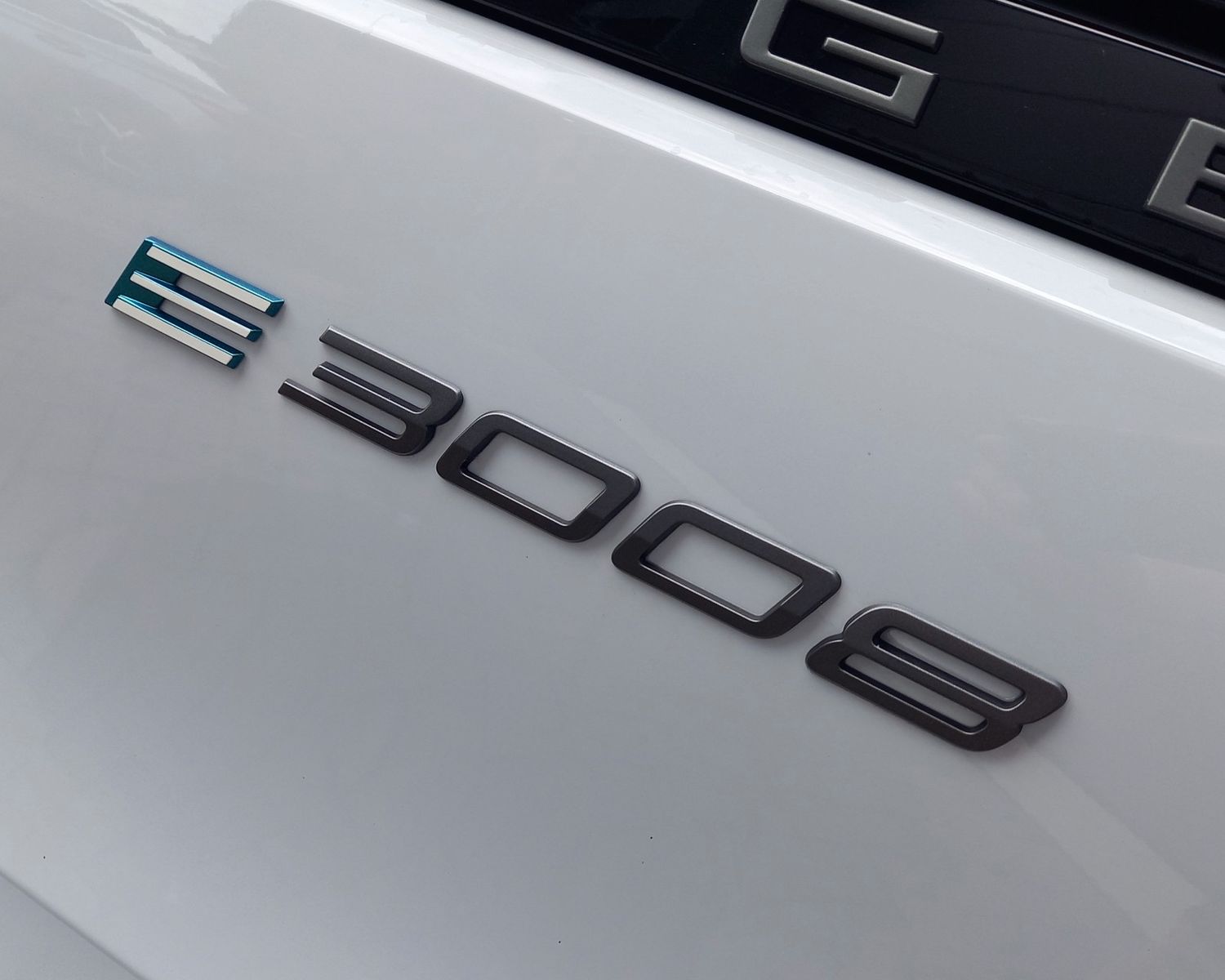 Peugeot e3008 GT FIRST EDIT 73kWh/157KW 210 LEDER*PANO imagem 3