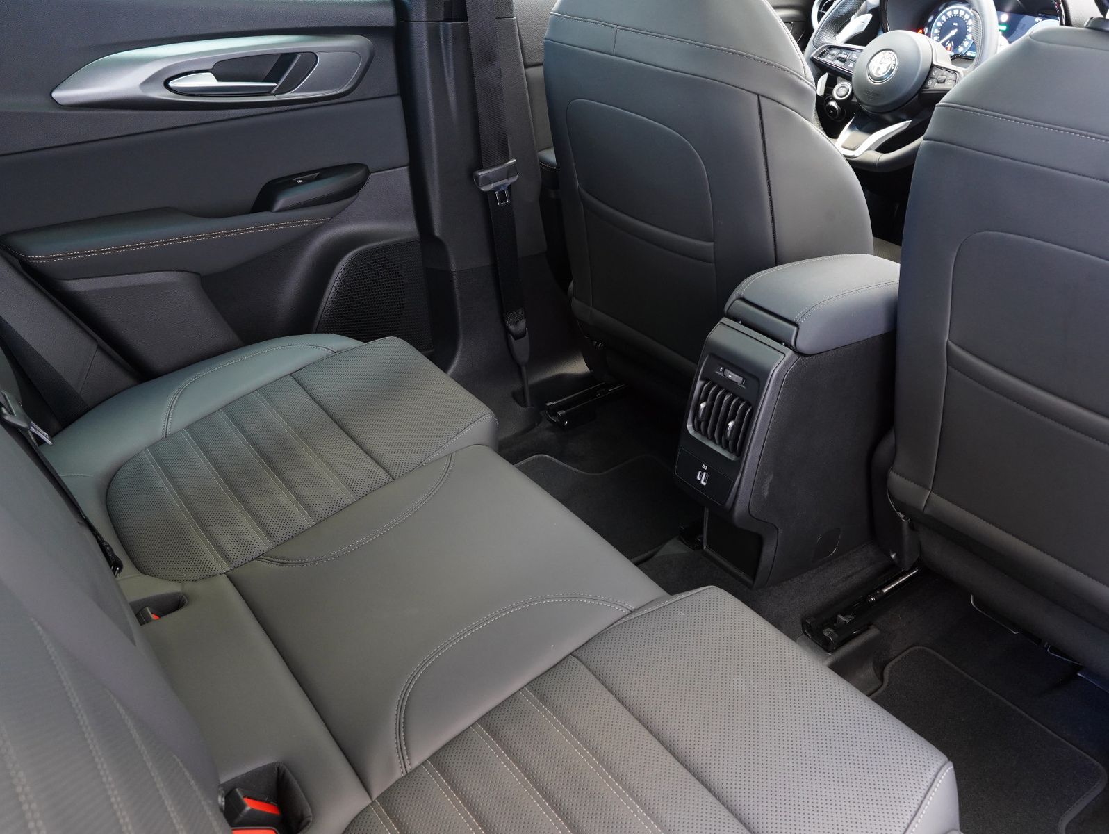 Fahrzeugabbildung Alfa Romeo Tonale 1.5 Mild Hybrid Veloce ACC/NAVI/PANO