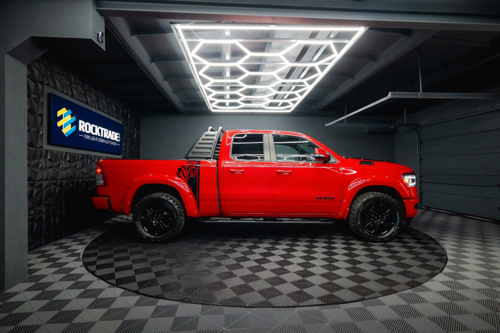 Fahrzeugabbildung Dodge RAM 5.7 V8 HEMI 4x4 OFFROAD Night-Paket *LED*19%