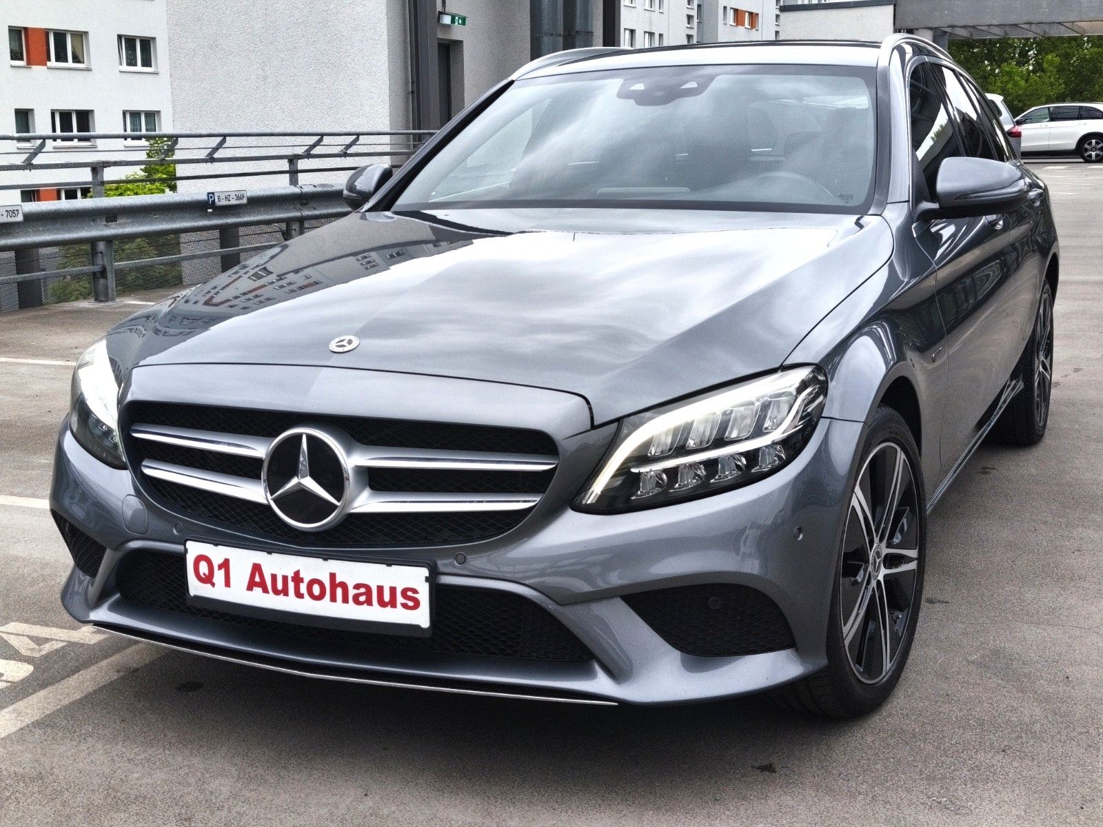 MERCEDES-BENZ C 300 T de AVANTGARDE LED/T.LEDER/SH/NAV+DAB/AHK