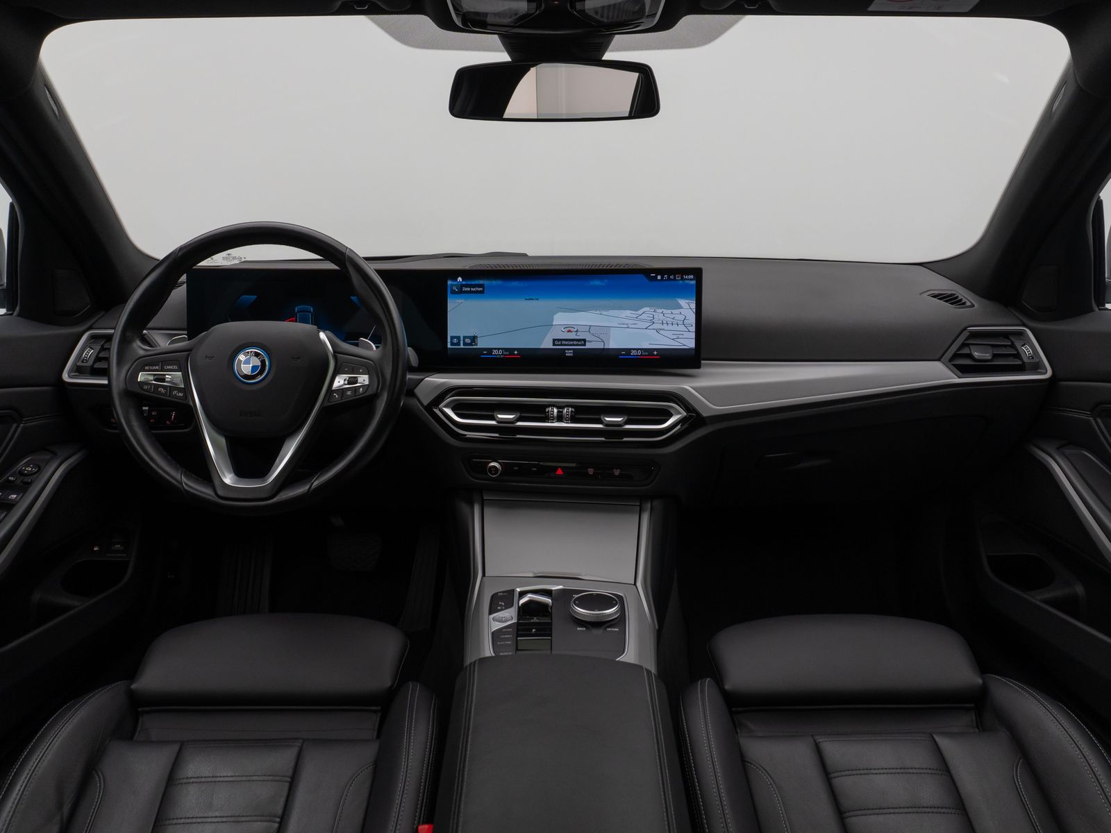 Fahrzeugabbildung BMW 330e Panorama Kamera HUD DAB HiFi AHK Sport Lede