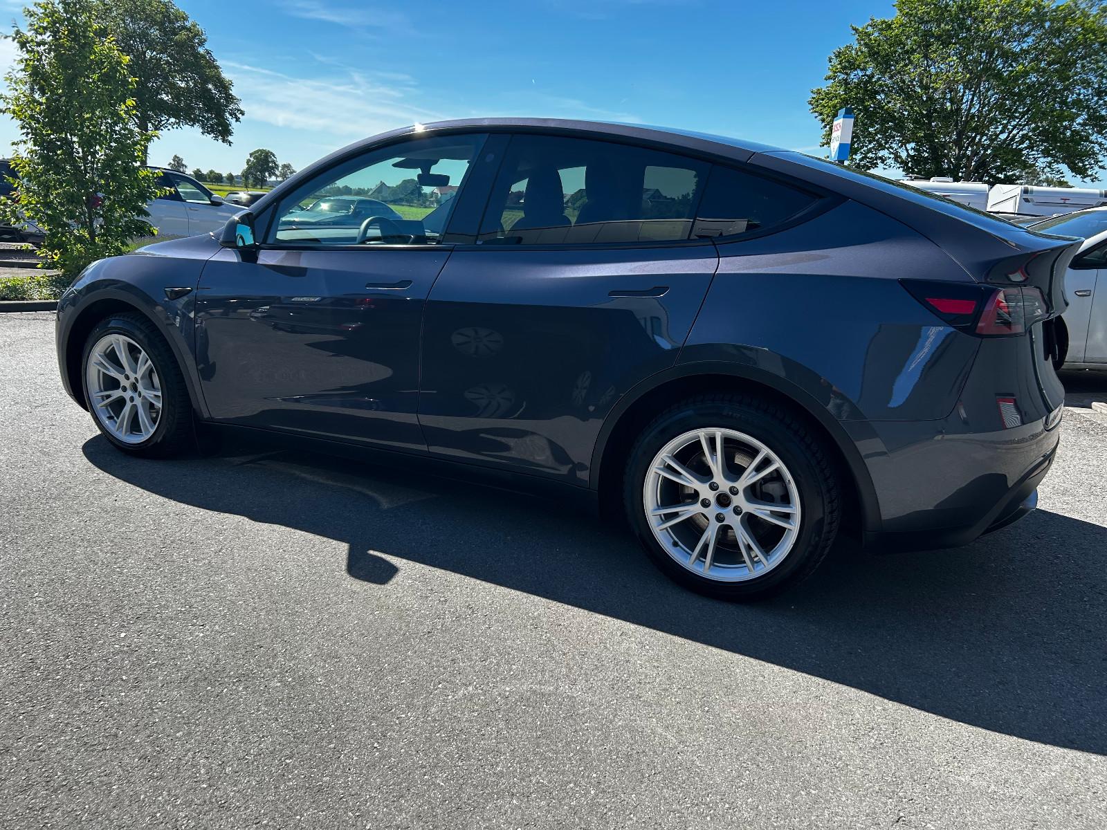 Tesla Model Y Long Range Dual AWD