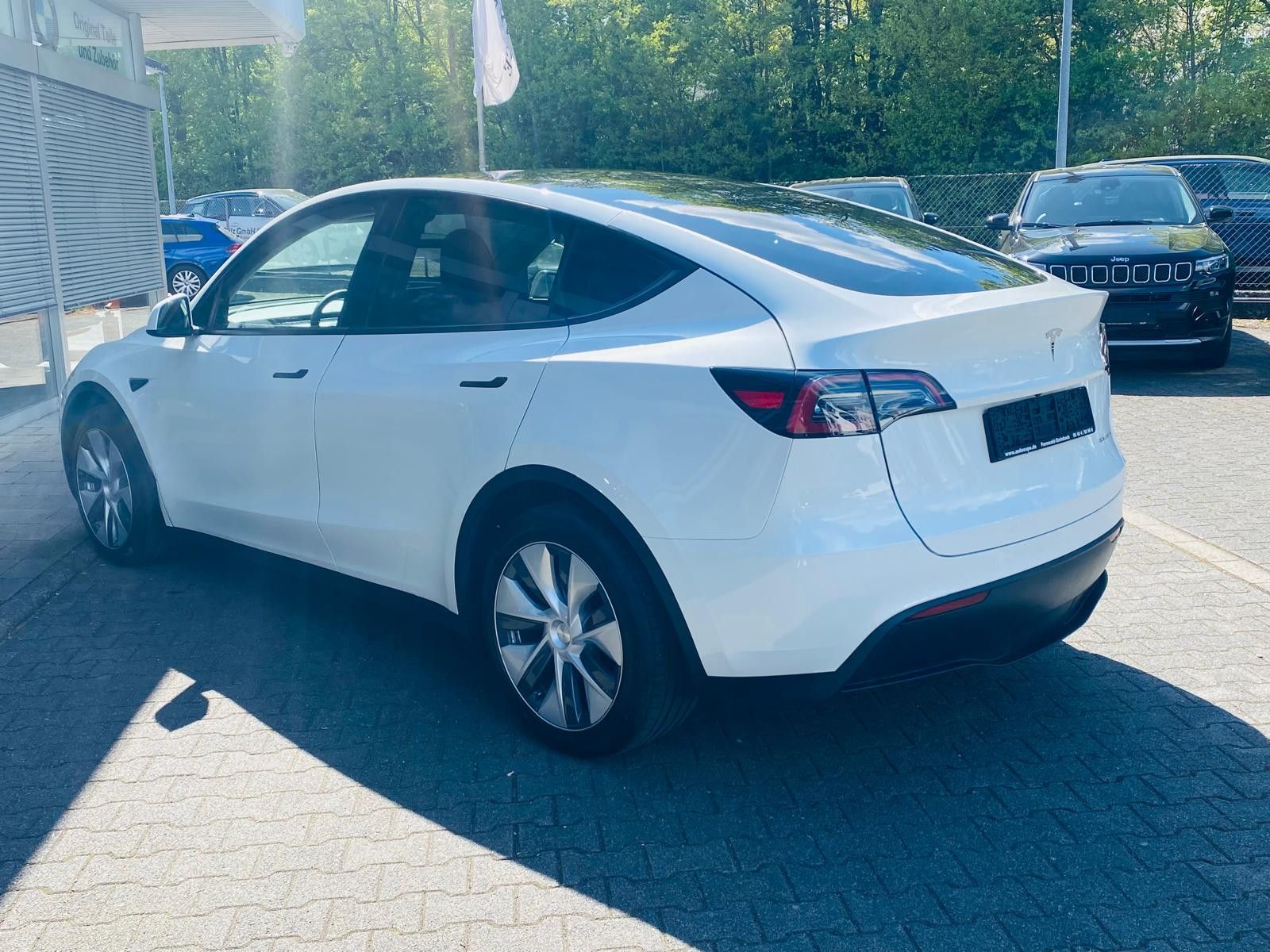 Fahrzeugabbildung Tesla Model Y LR Dual AWD PANO+STDHZ+NAVI+LED+ACC+AHK+