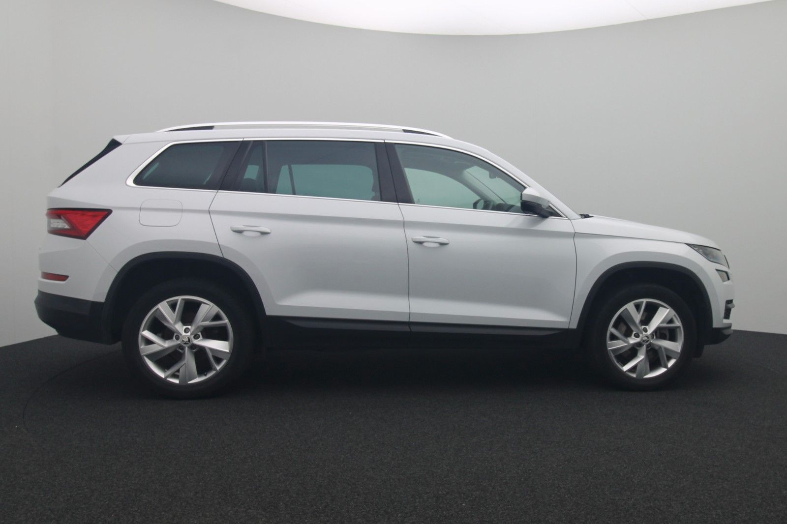 Fahrzeugabbildung SKODA Kodiaq Style 4x4 DSG AHK Panorama Kamera19"