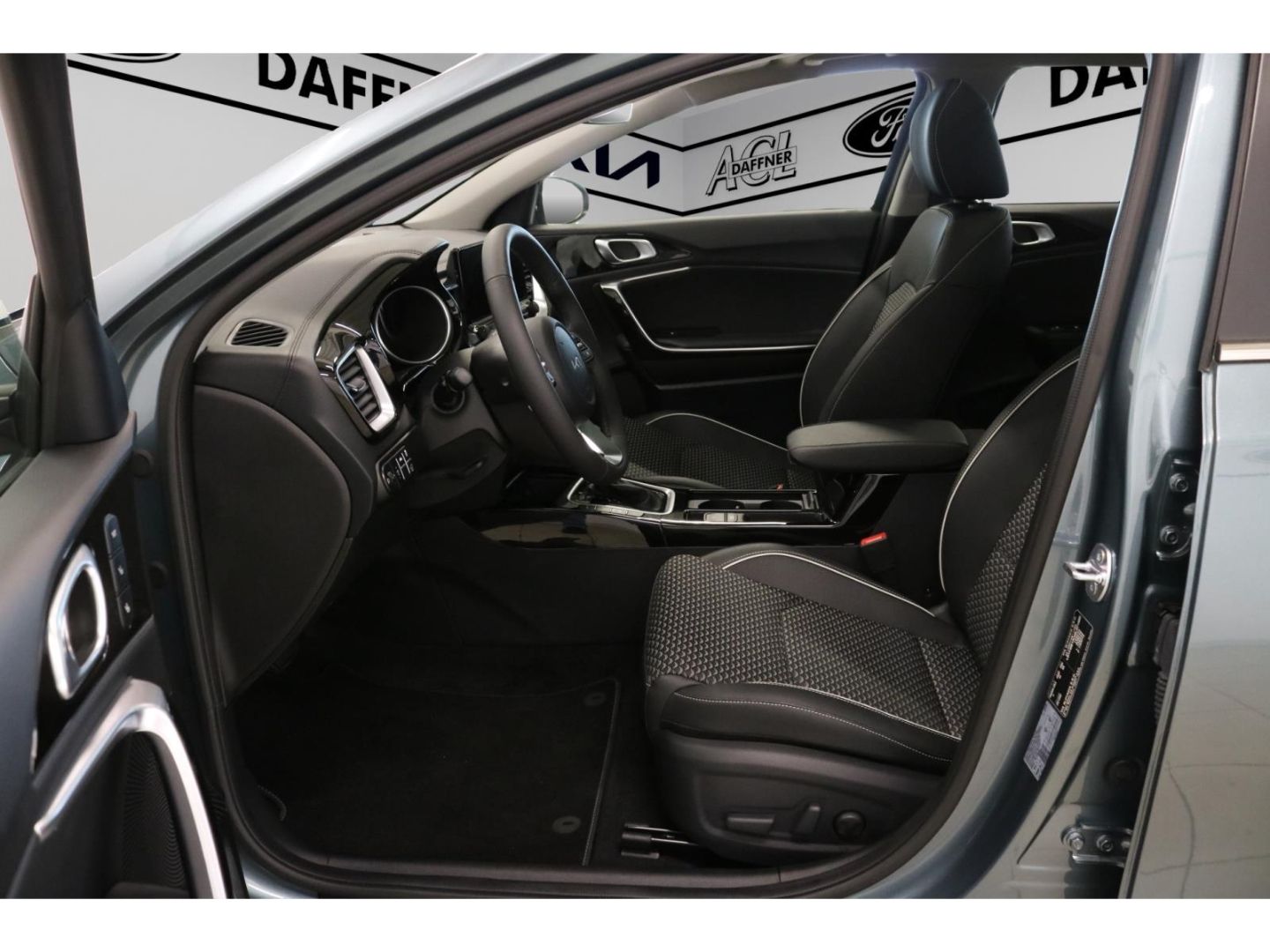 Fahrzeugabbildung Kia Ceed_sw Spirit Panoramadach Memory-Sitze Navi