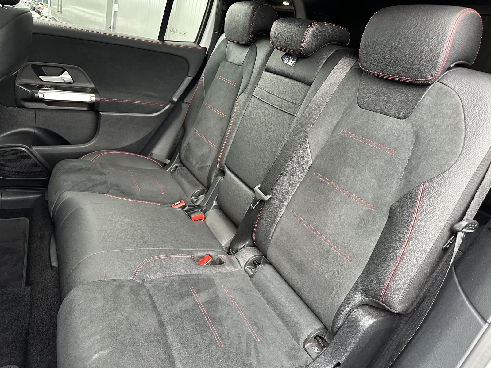 Fahrzeugabbildung Mercedes-Benz GLB 200d AMG-Line NAV+LED+AHK+KAM+WIDE+19ZO+1HD