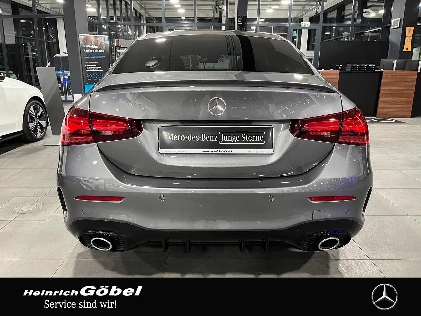 Fahrzeugabbildung Mercedes-Benz A 35 4M Lim. PANO+MULTIBEAM+KAMERA+AMBIENTE+NAVI