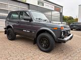 Lada Niva - scheckheftgepflegte Lada Niva