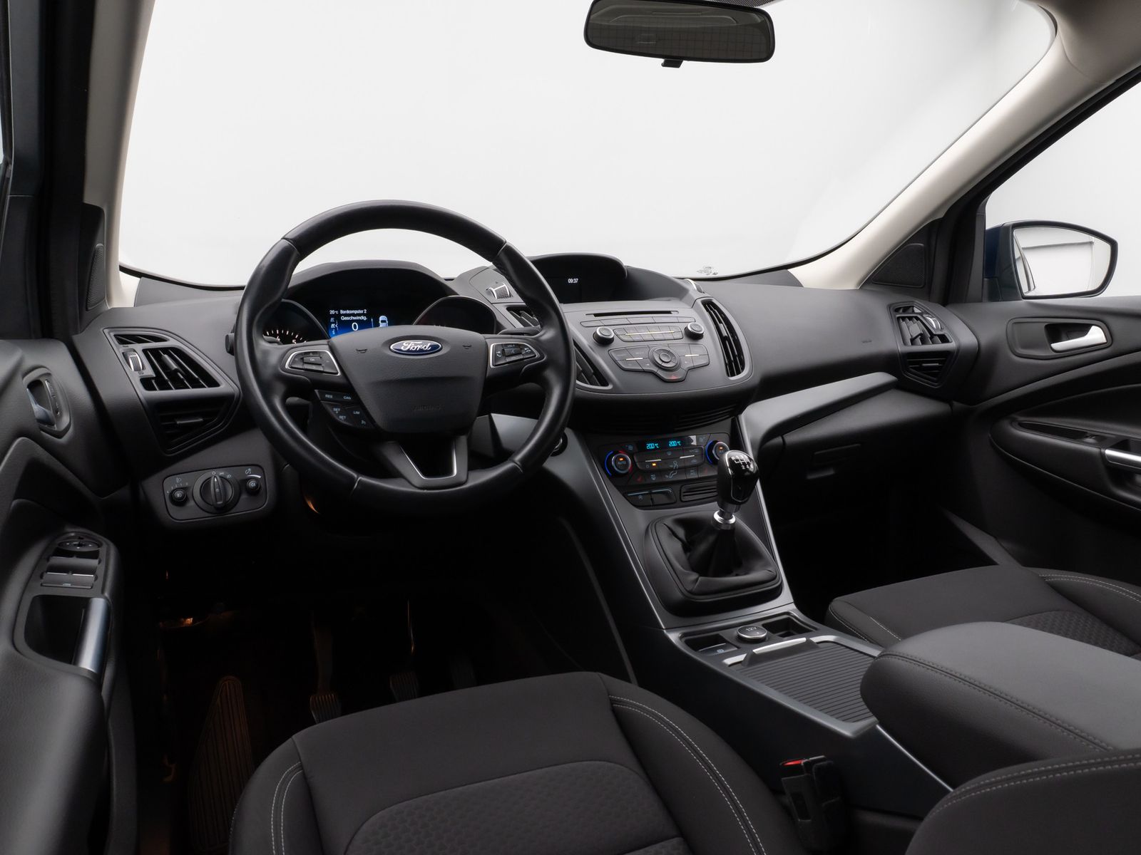 Fahrzeugabbildung Ford Kuga Trend AHK Sitzhzg PDC Tempomat 8Fach