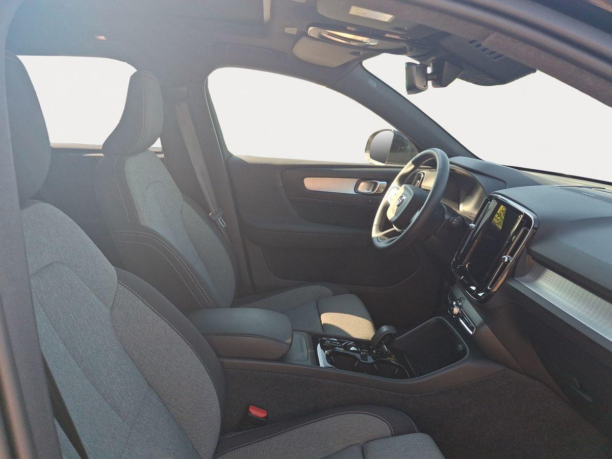 Volvo XC40 B3 Black Edition Plus 360° AHK PANO H/K LED