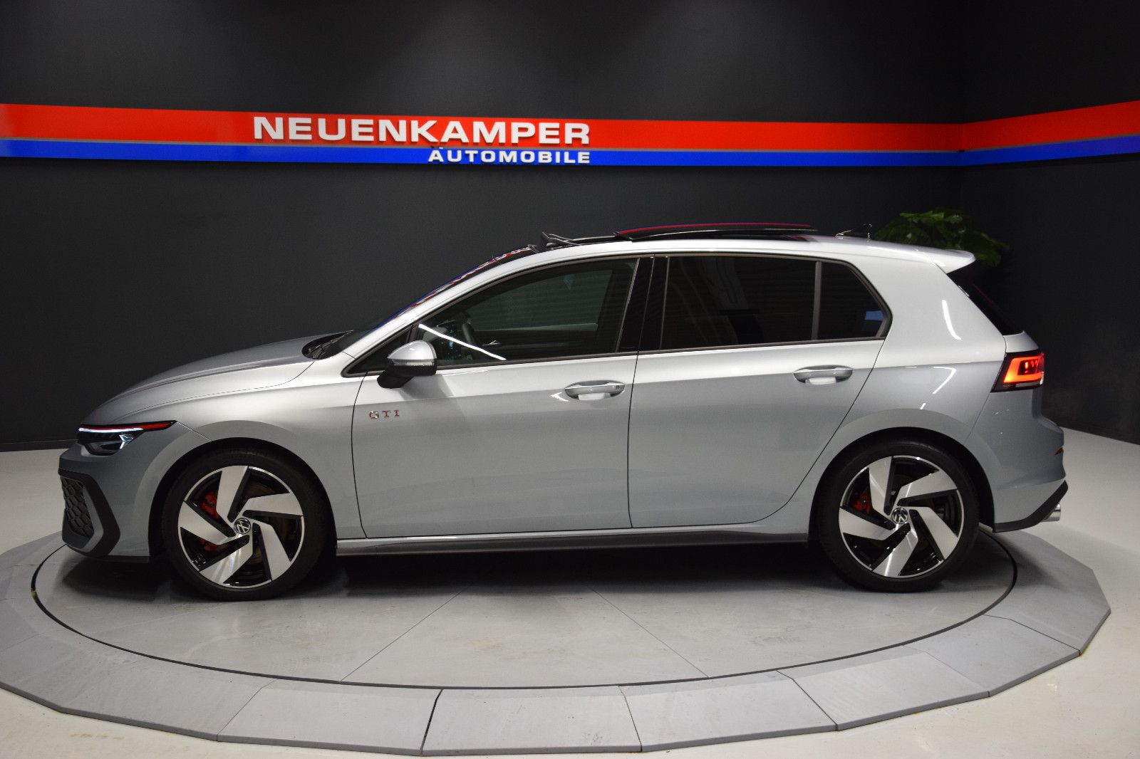 Fahrzeugabbildung Volkswagen Golf 2.0 TSI GTI Panorama DCC H&k ACC Kamera