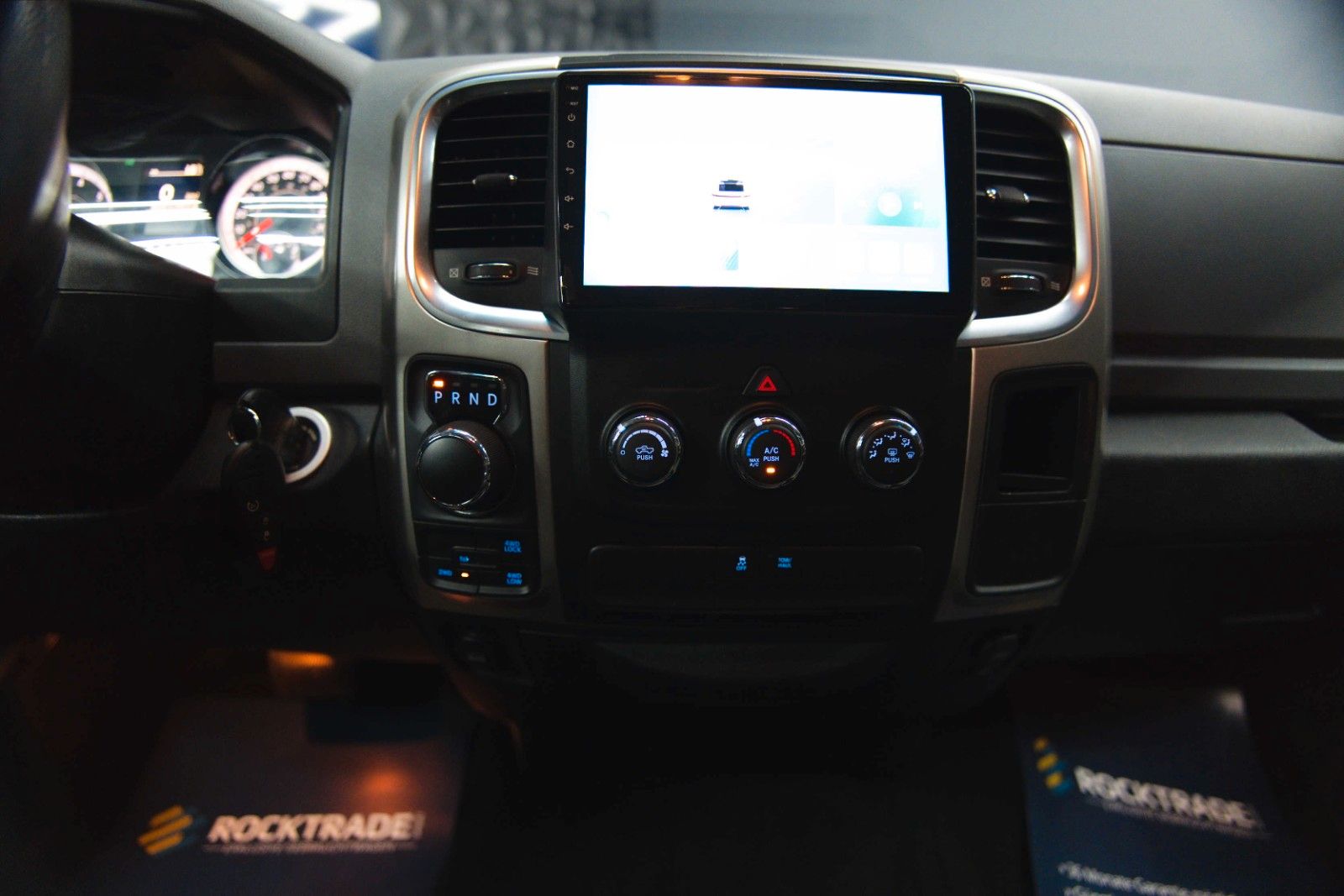 Fahrzeugabbildung Dodge RAM 5.7 V8 HEMI 4x4 OFFROAD Night-Paket LONGBED