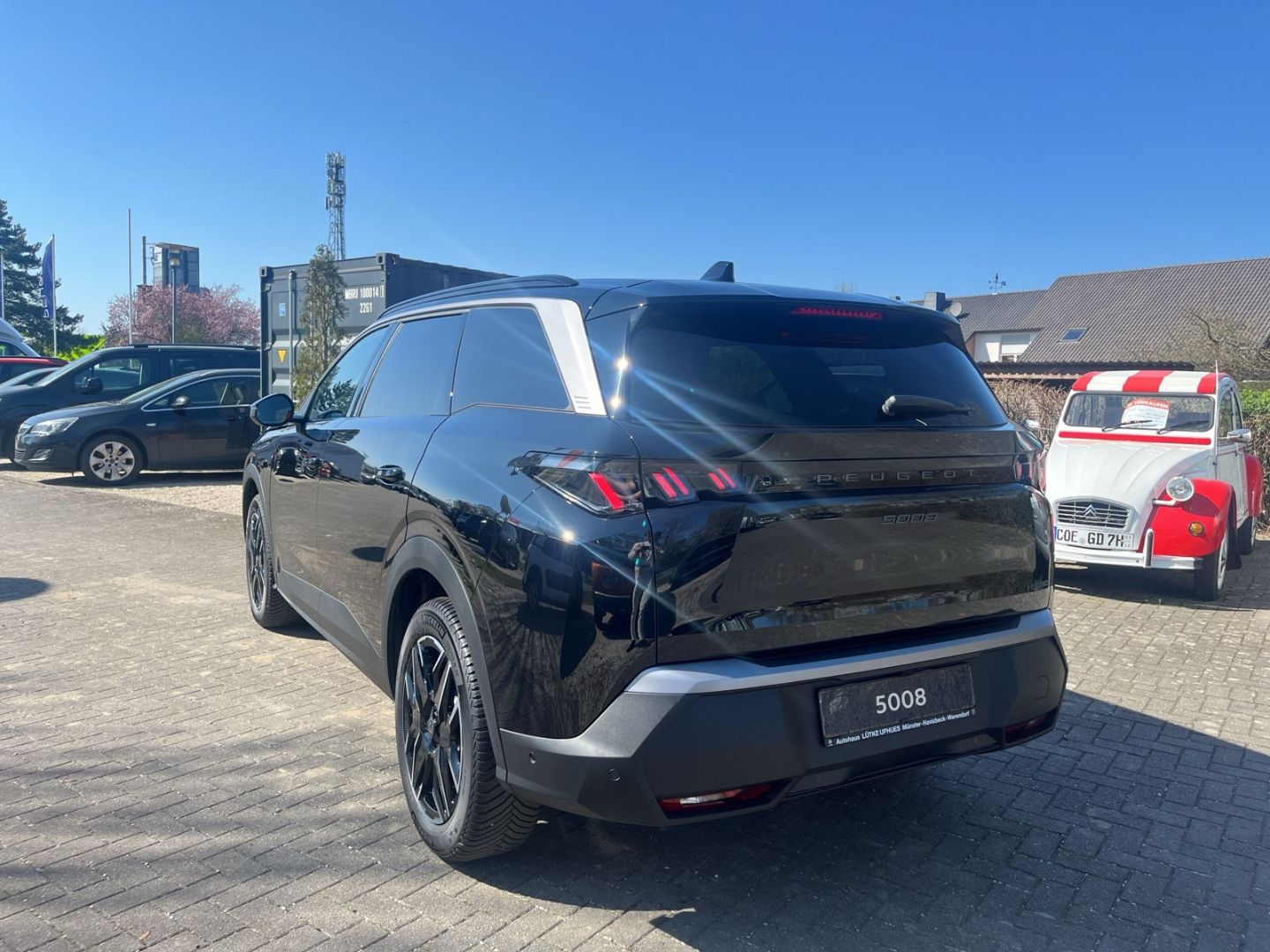 Fahrzeugabbildung Peugeot 5008 Allure HYBRID 145 Navi LED ACC CarPlay