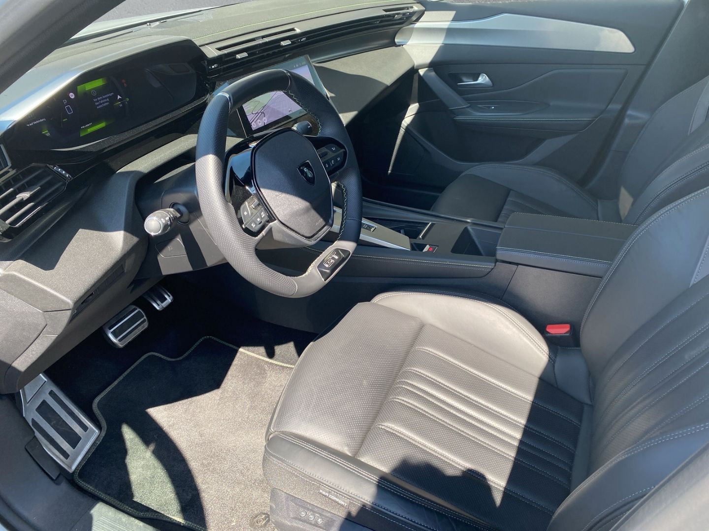 Fahrzeugabbildung Peugeot 408 GT 1.2 Puretech 130 EAT 8  *Premium- Paket*
