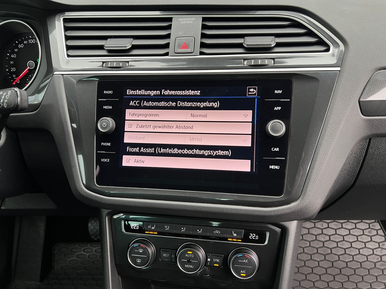 Fahrzeugabbildung Volkswagen Tiguan Comfortline 1.4 TSI DSG *LED, ergoActive,