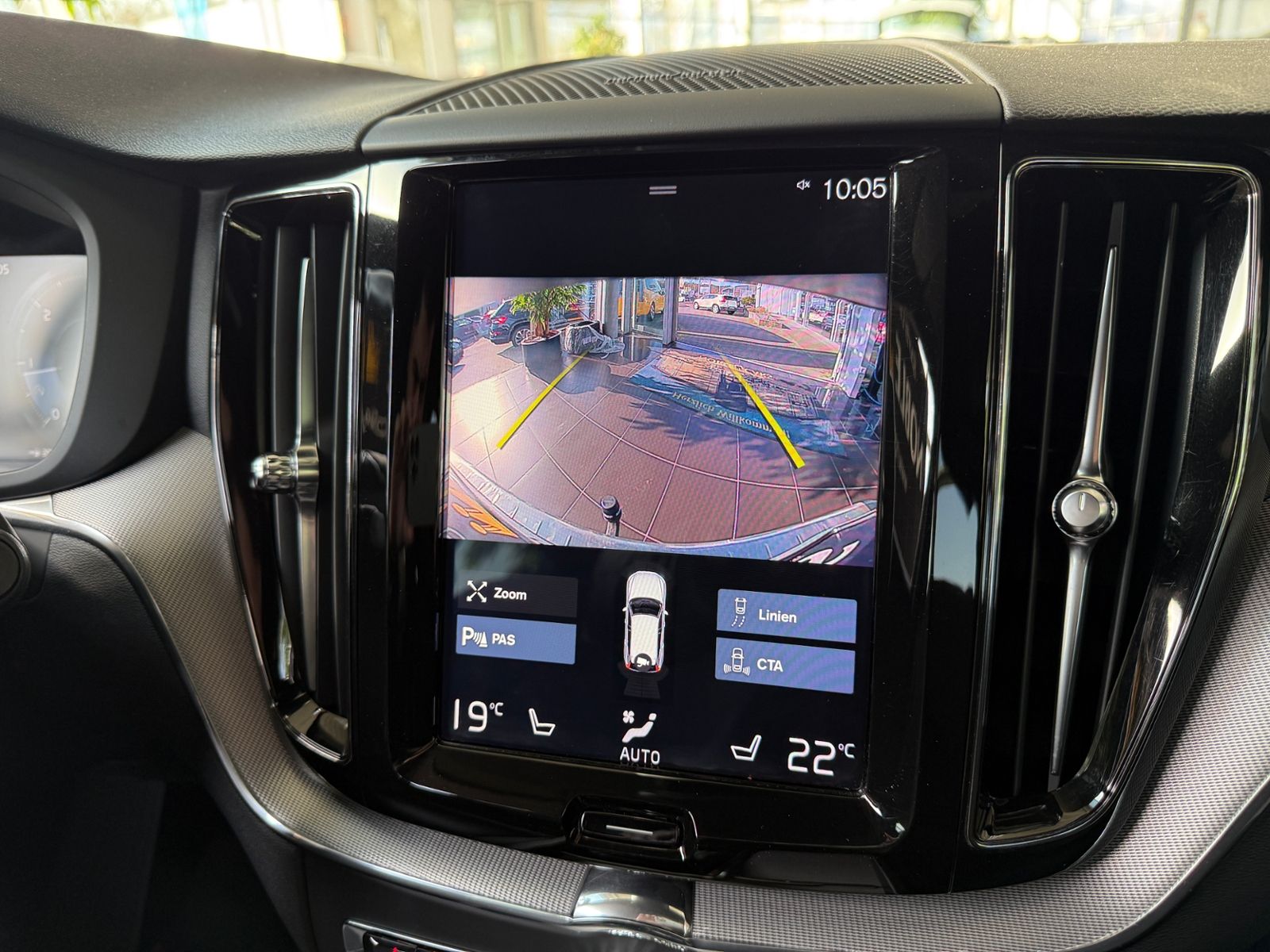 Fahrzeugabbildung Volvo XC60 R Design AHK H/K KAM LED