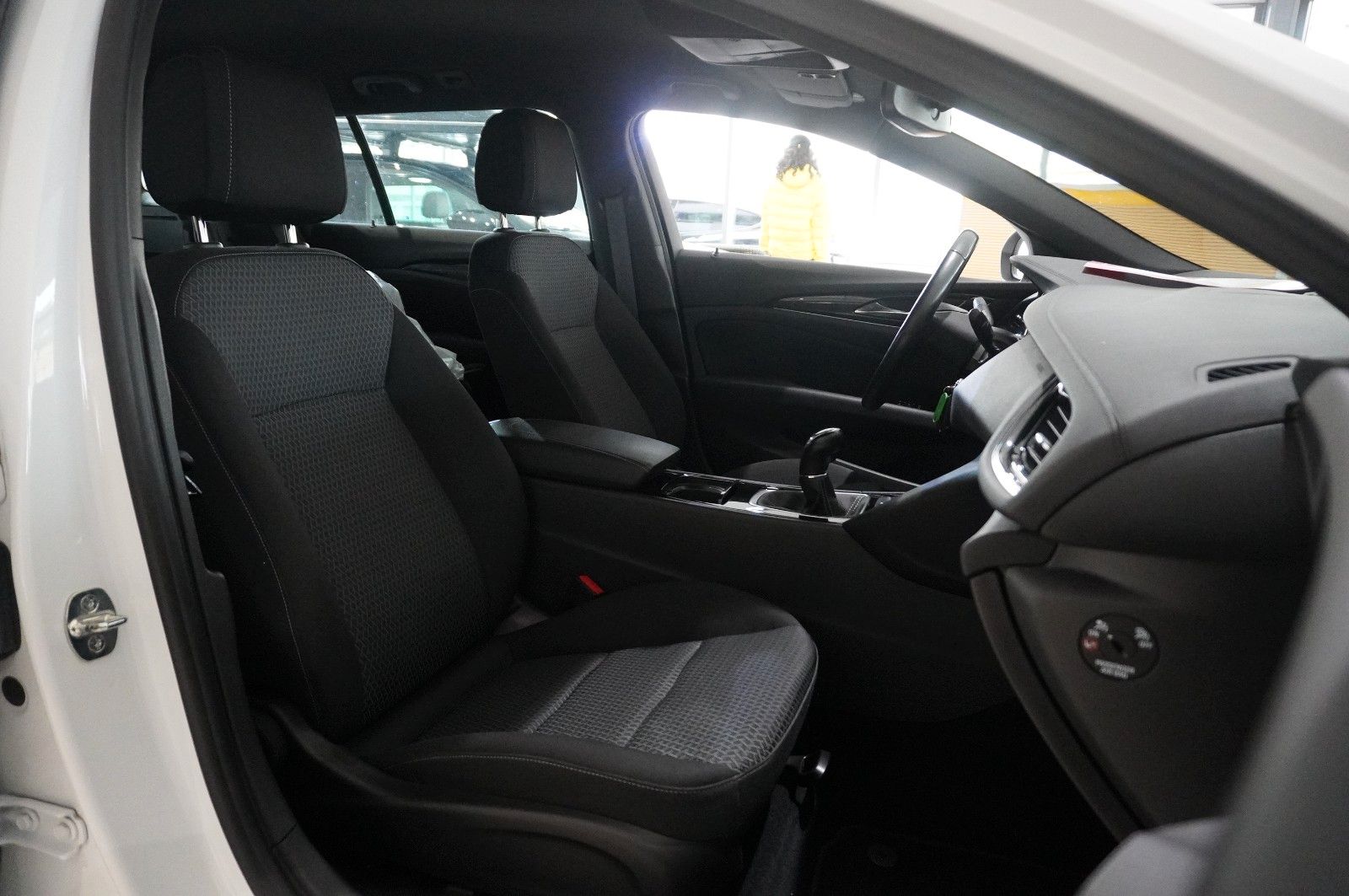Fahrzeugabbildung Opel Insignia B ST 2.0D BUSINESS NAVI/LED/KAMERA/DAB+