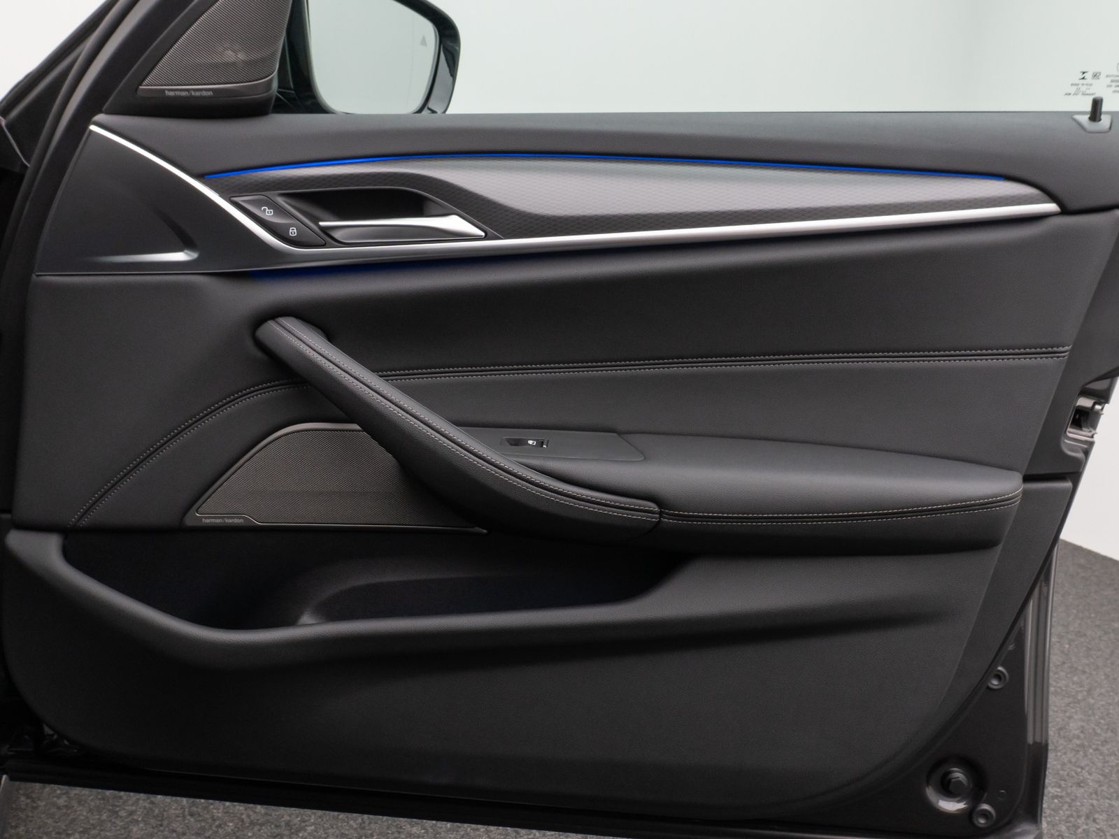 Fahrzeugabbildung BMW 530d xD M Sport Kamera HUD DAB H/K Komfort Alarm