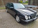 Mercedes-Benz E 240 T AVANTGARDE Avantgarde - schwarze Mercedes-Benz E 240