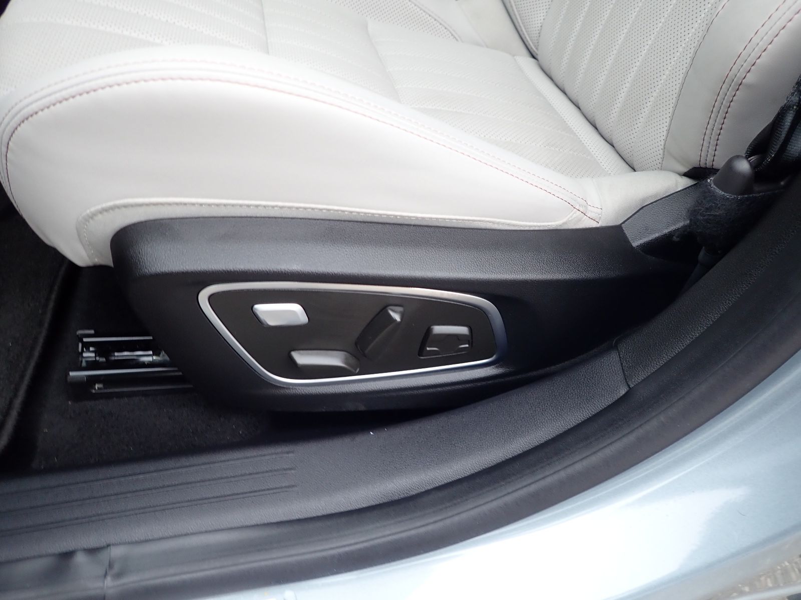 Fahrzeugabbildung Renault Espace 6 Iconic Full Hybrid E-Tech 200 5-Sitzer