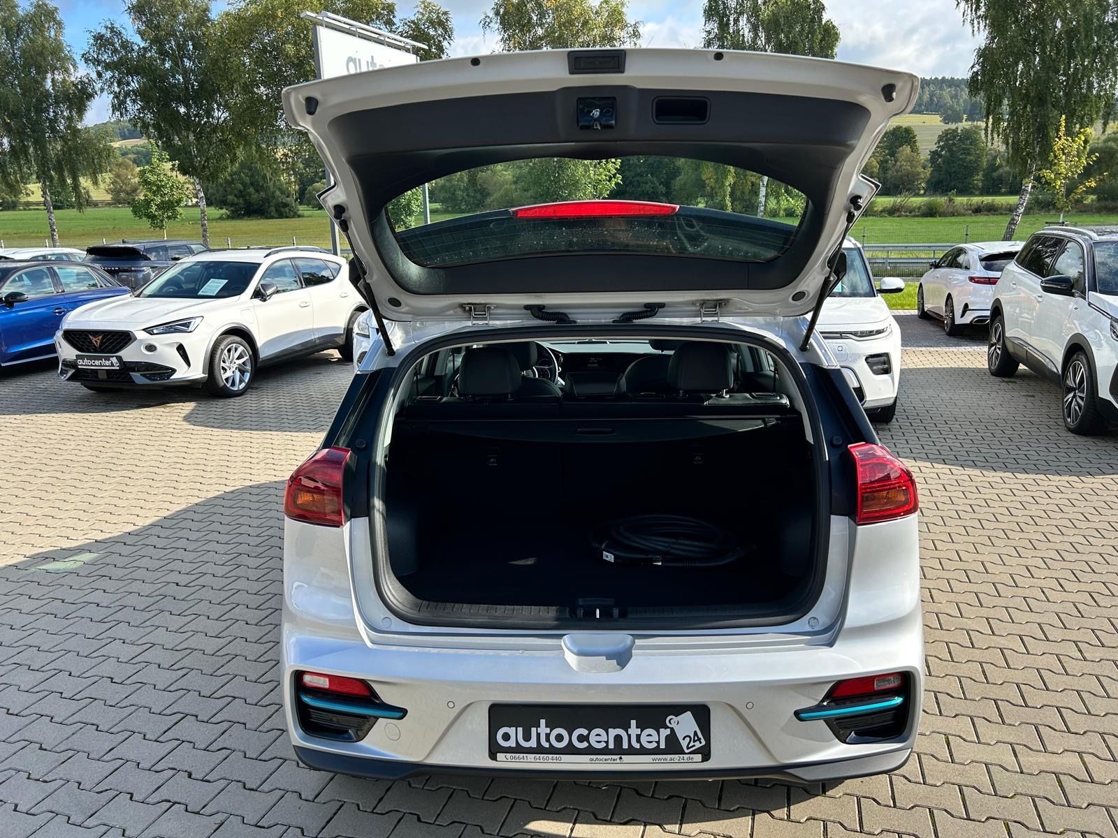 Fahrzeugabbildung Kia e-Niro°64 kWh°Leder°CCS°Kamera°1.Hand