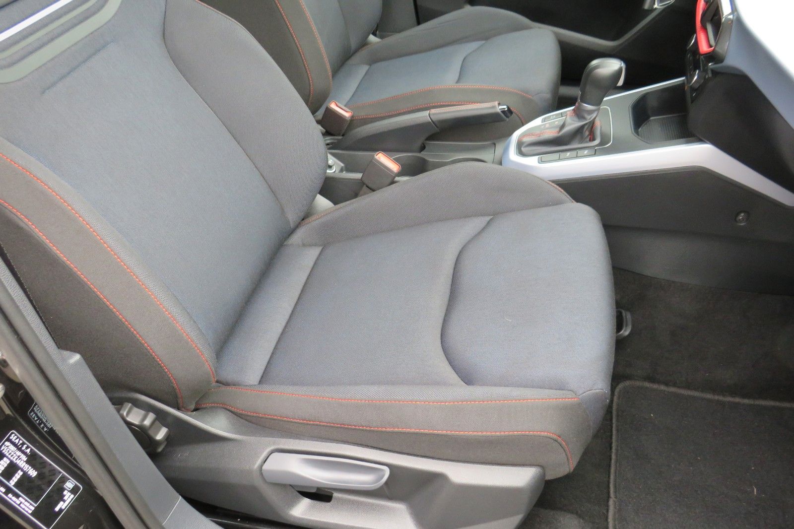 Fahrzeugabbildung SEAT Arona FR DSG NAVI SITZH. KAMERA ACC ASSISTENT-PA