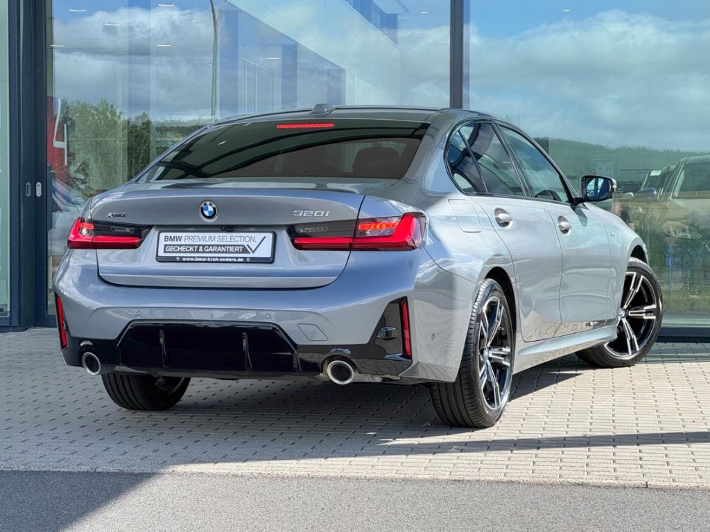 BMW 320 M Sport i xDrive Limousine Park-Assistent Me foto 3