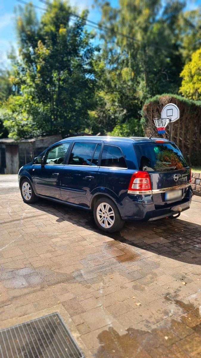 Opel Zafira 2012 — photo 5