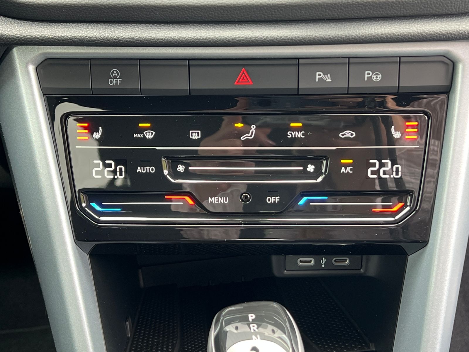 Fahrzeugabbildung Volkswagen T-Roc  GOAL 1.5 TSI DSG *AHK, Navi, Plus-Paket*