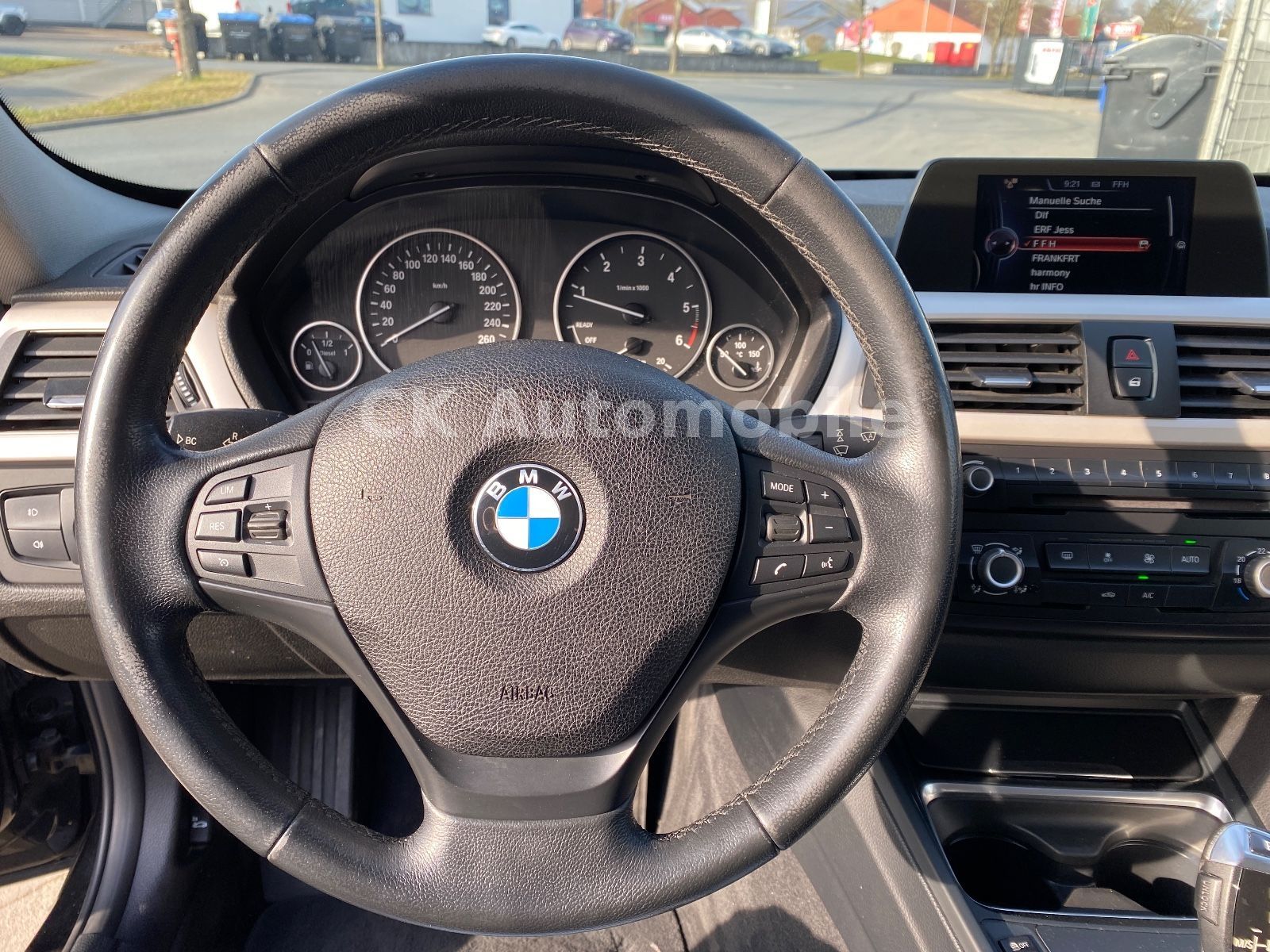 Fahrzeugabbildung BMW 320d Touring Automatik/Klima/Navi/Tempomat/PDC
